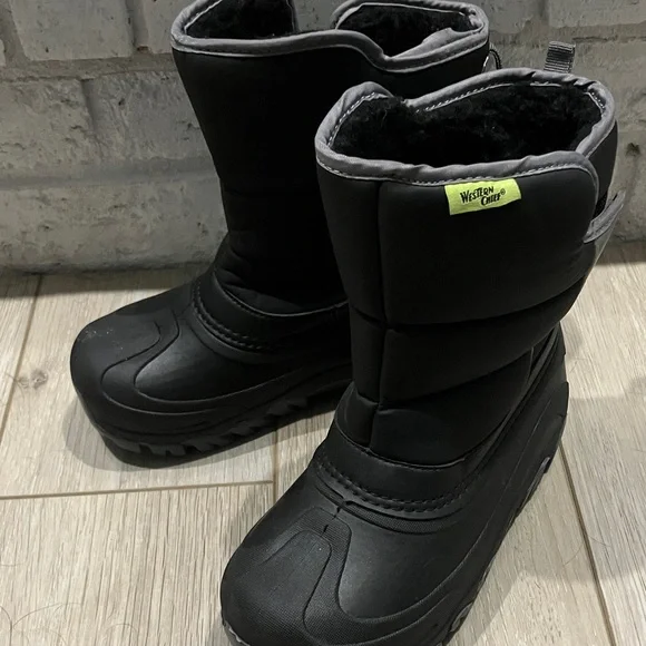 Like New Western Chief Black & Grey Snow Boots, faux fur lined, waterproof - Picture 3 of 12